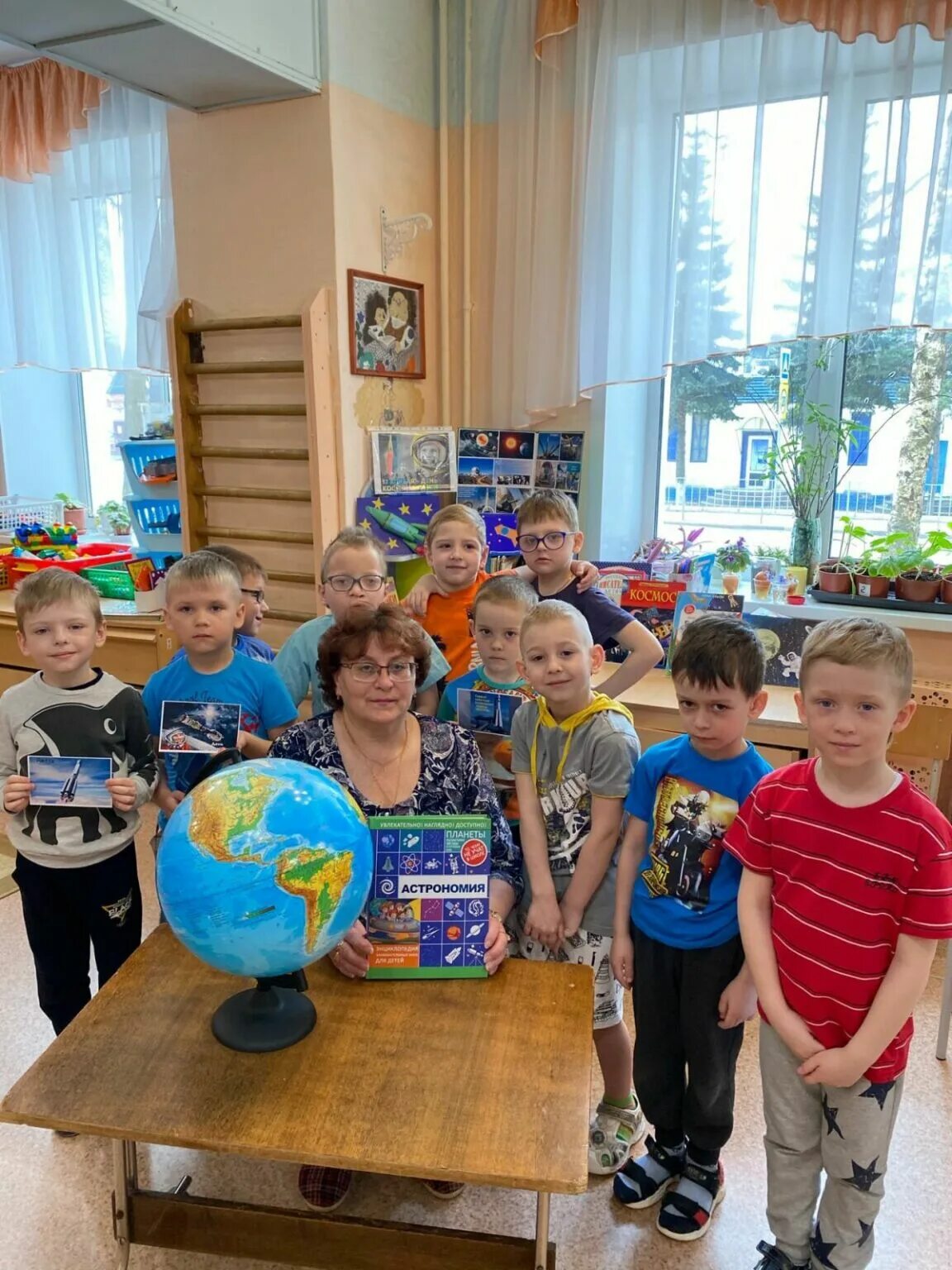 Слабовидящий ребенок в садике. Игрушки в коррекционном садике. Коррекционный садик. Коррекционный детский сад для детей. Коррекционная группа в детском саду.