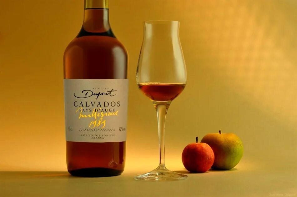 Calvados яблочный бренди. Кальвадос что это. Кальвадос нормандия. Кальвадос что это. Кальвадос vsop couperne.