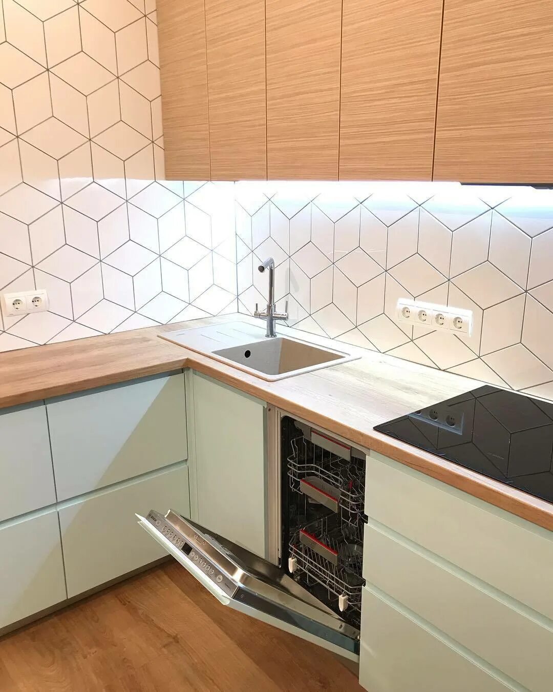 Угол для кухонного фартука. Фартук для кухни из плитки. Kerama marazzi кабанчик белый. Кухонный фартук из плитки кабанчик. Панели для кухни фартук.