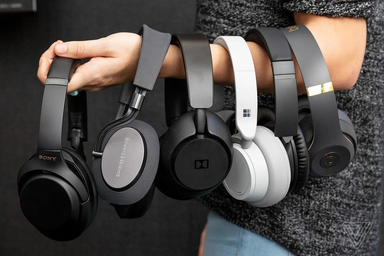 Топ 10 беспроводных наушников 2025. Wireless headphones наушники беспроводные. беспроводные наушники баннер. баннеры беспроводных наушников. портативные полноразмерные наушники.