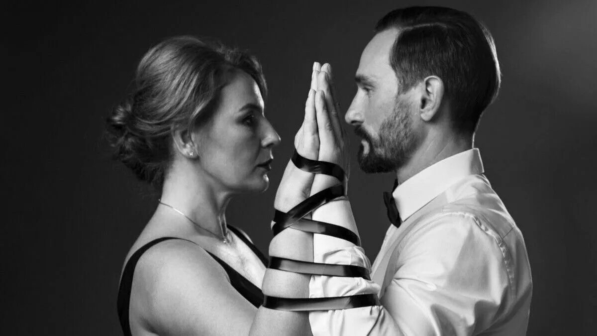 Зависеть от человека. Зависимость от человека. Любовная аддикция. Связанный человек. Зависимые отношения.