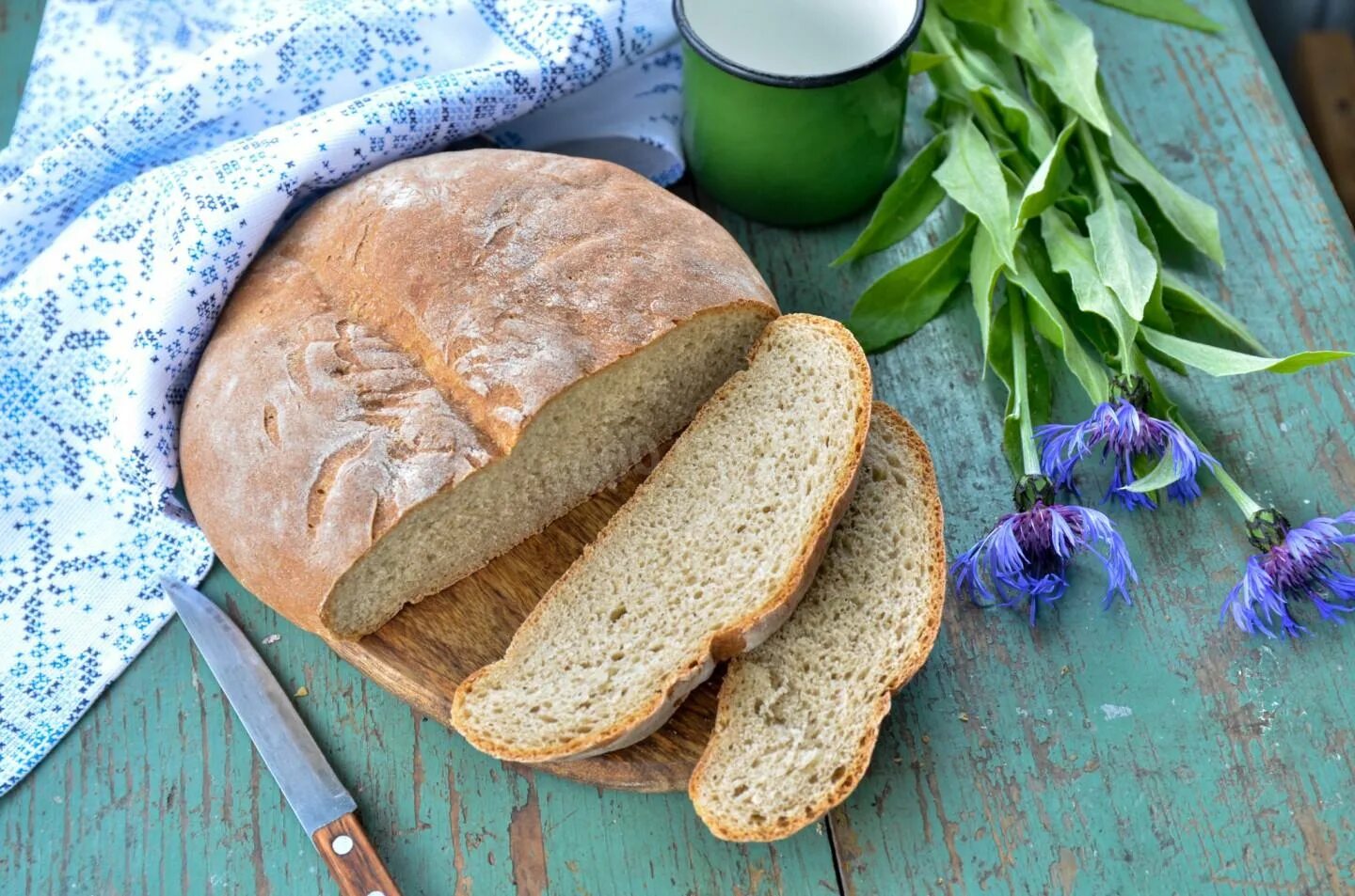 Бабушкин рецепт домашнего хлеба. Серый хлеб. Постный хлеб. Самый вкусный хлеб. Серый пшеничный хлеб.