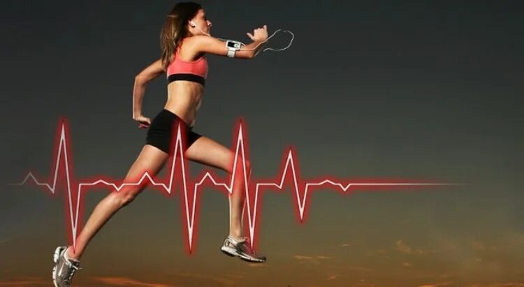 Сердцебиение девушки. Интенсивная физическая нагрузка. Самоконтроль в спорте. Измеритель пульса для спорта. Изображение нагрузки.