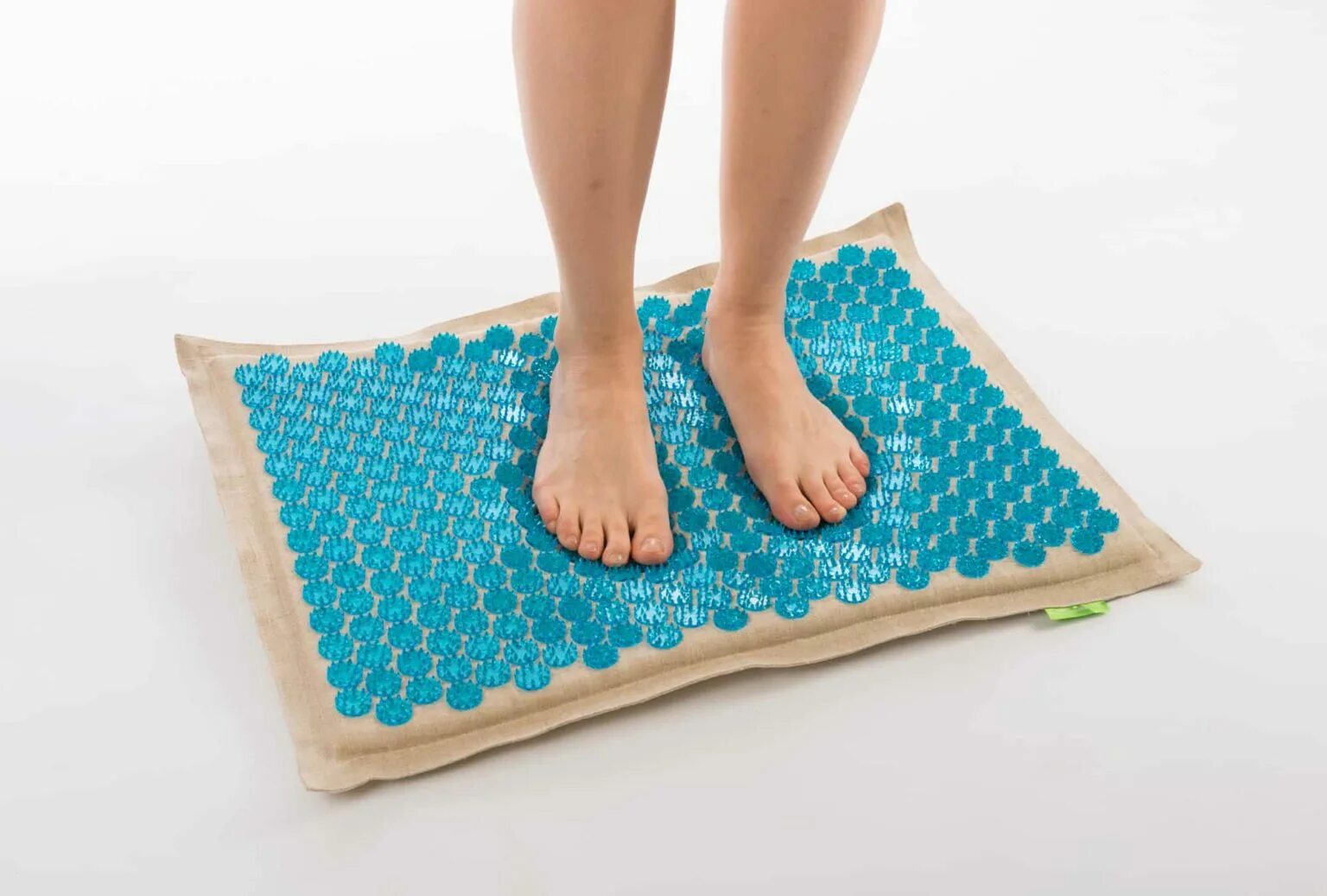 Pranamat eco и аппликатор кузнецова. Аппликатор кузнецова тибетский магнитный. Аппликатор кузнецова сиреневый. Коврик массажный кузнецова acupressure. Польза стоять на аппликаторе ногами.