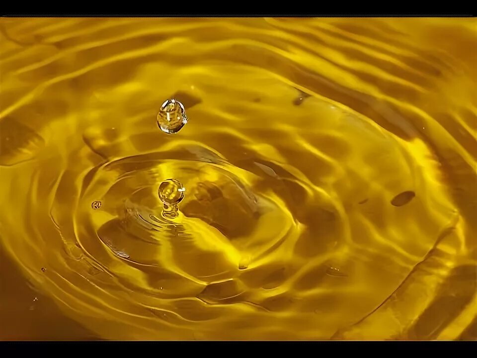 Желтые воды. Желтые капли. Желтая капля. Золотая вода. Желто коричневая вода