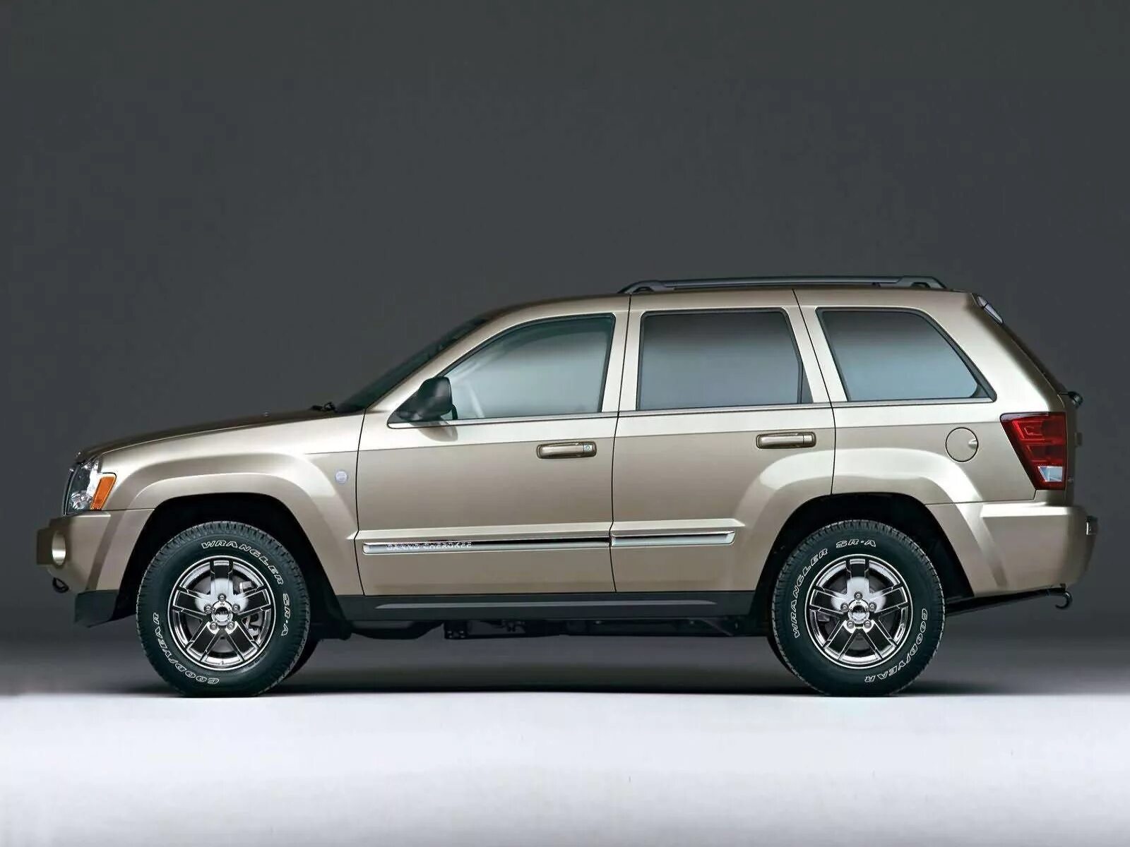Crd 4x4. Jeep Grand Cherokee 2005. Джип Гранд Чероки 2005. Jeep Grand Cherokee 5.7. Джип Чероки 2005.