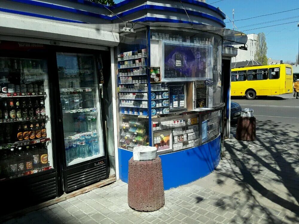 сигаретный ларек. ларьки с табачными изделиями. киоски сигареты. павильоны для сигарет. киоски сигареты.