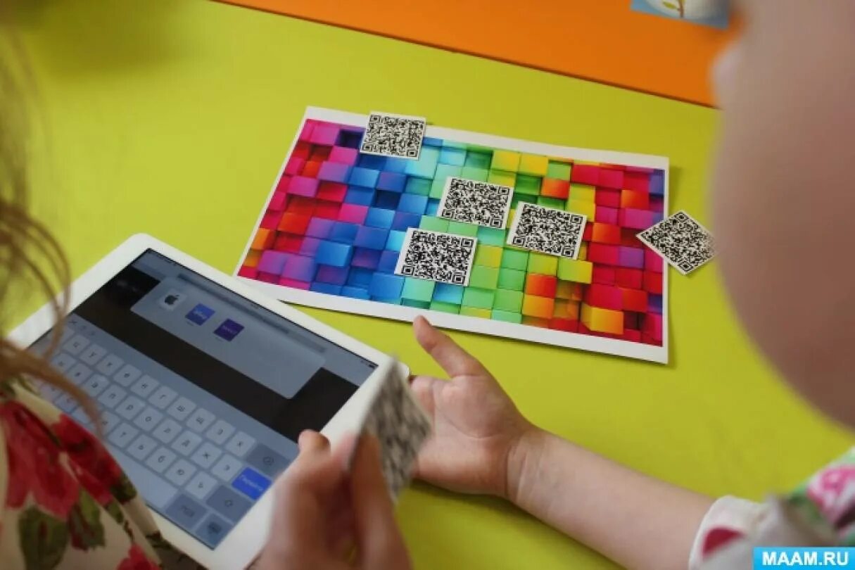 Код для детей. Kid is coding. Программирование школьники. Детская код. Kids style логотип.