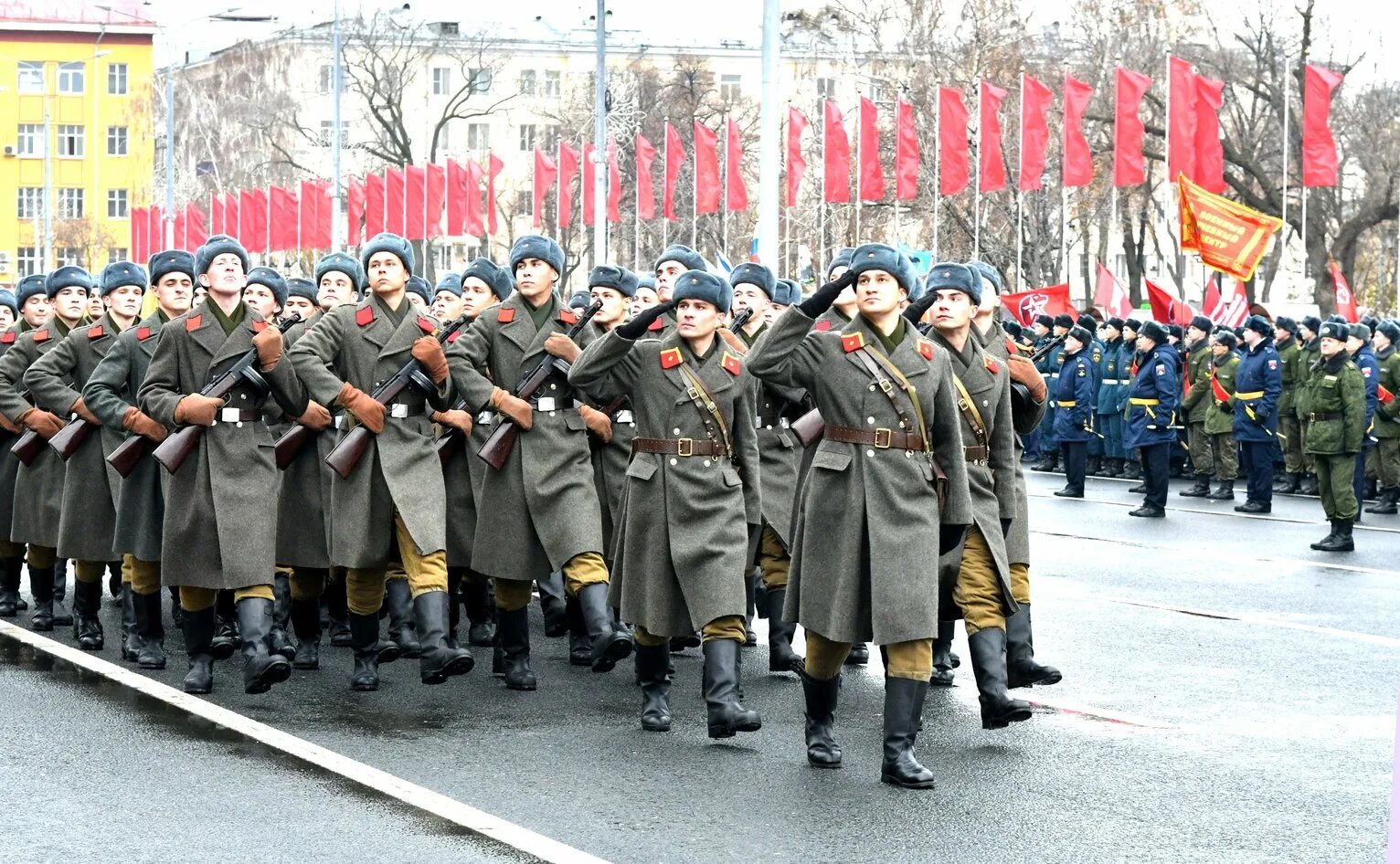 Работа 7 ноября. Парад памяти Куйбышев Самара. Куйбышев парад памяти 7 ноября. Парад памяти в Самаре 2022 7 ноября. Парад памяти в Самаре 7 ноября 2021.