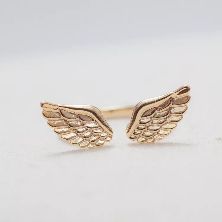 Кольцо "Крылья". Кольцо с крылышками. Кольцо Крылья золото. Кольцо в виде крыльев. Золотые крылья 2