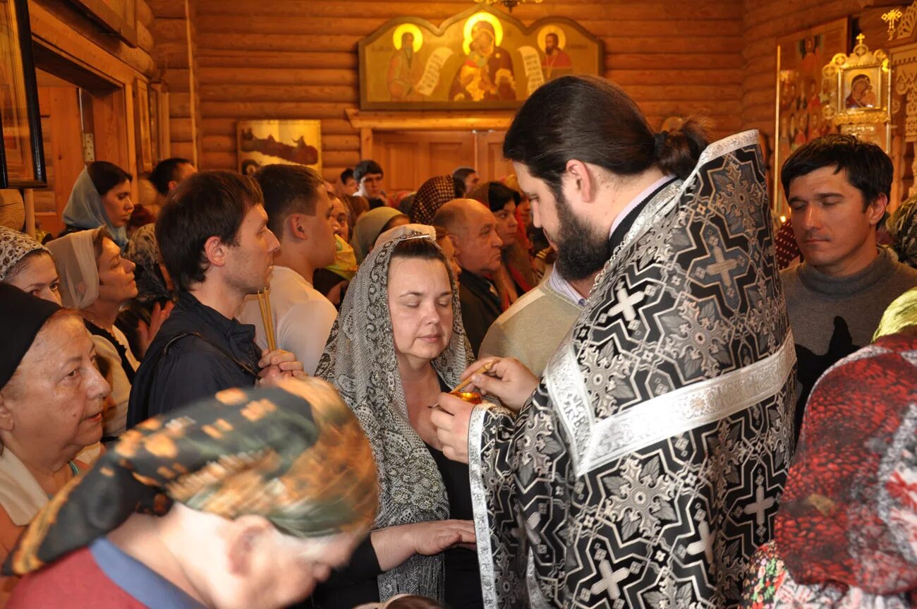 Соборование где мажут. Елеосвящение соборование старообрядцы. православное елеосвящение. помазание в церкви. таинство соборования в православной церкви.