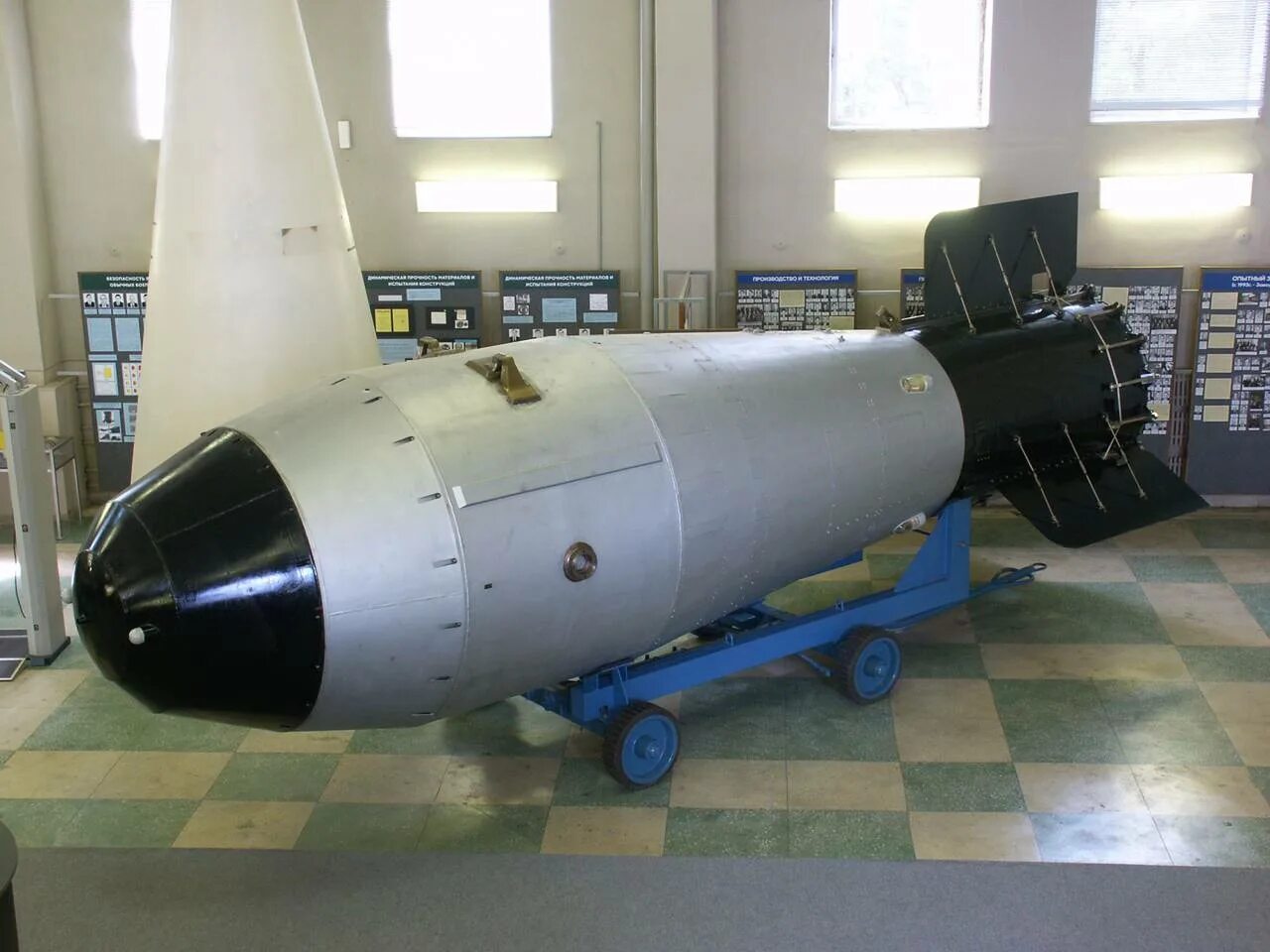 Самая мощная бомба в россии. Ан602 царь-бомба. Царь-бомба (ан602) – 58 мегатонн. Термоядерная бомб ан602 (царь-бомба). Царь бомба 100мт.