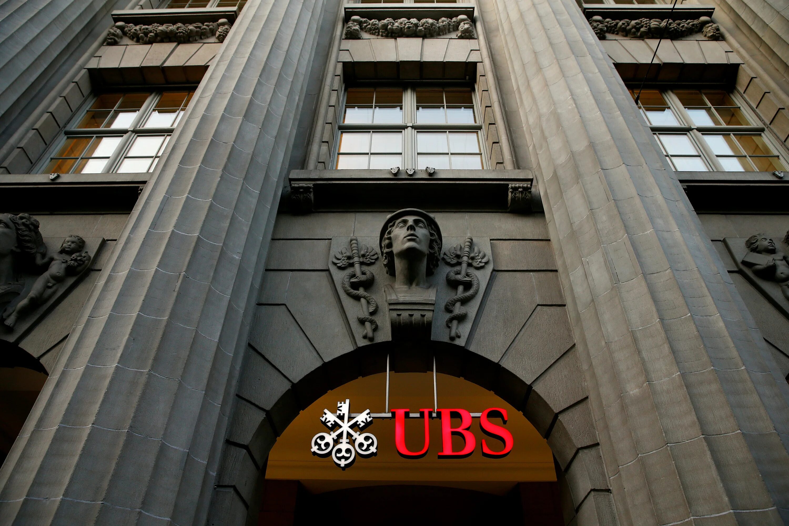 Банку ubs. Банк ЮБС Швейцария. Национальный банк Швейцарии в Цюрихе. Банки Швейцарии UBS. Швейцарский национальный банк (SNB).