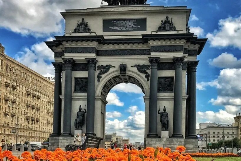 Триумфальная арка в Москве. Парк Победы Триумфальная арка. Парк Победы Москва триумфальные ворота. Московские триумфальные ворота (Триумфальная арка).