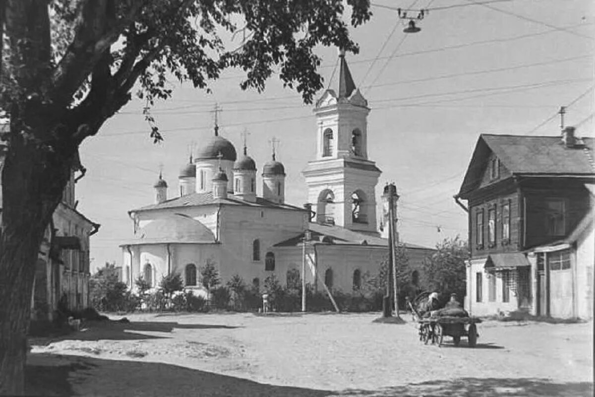 Тверь белый. Храм Троицы Живоначальной Тверь. Белая Церковь Тверь.