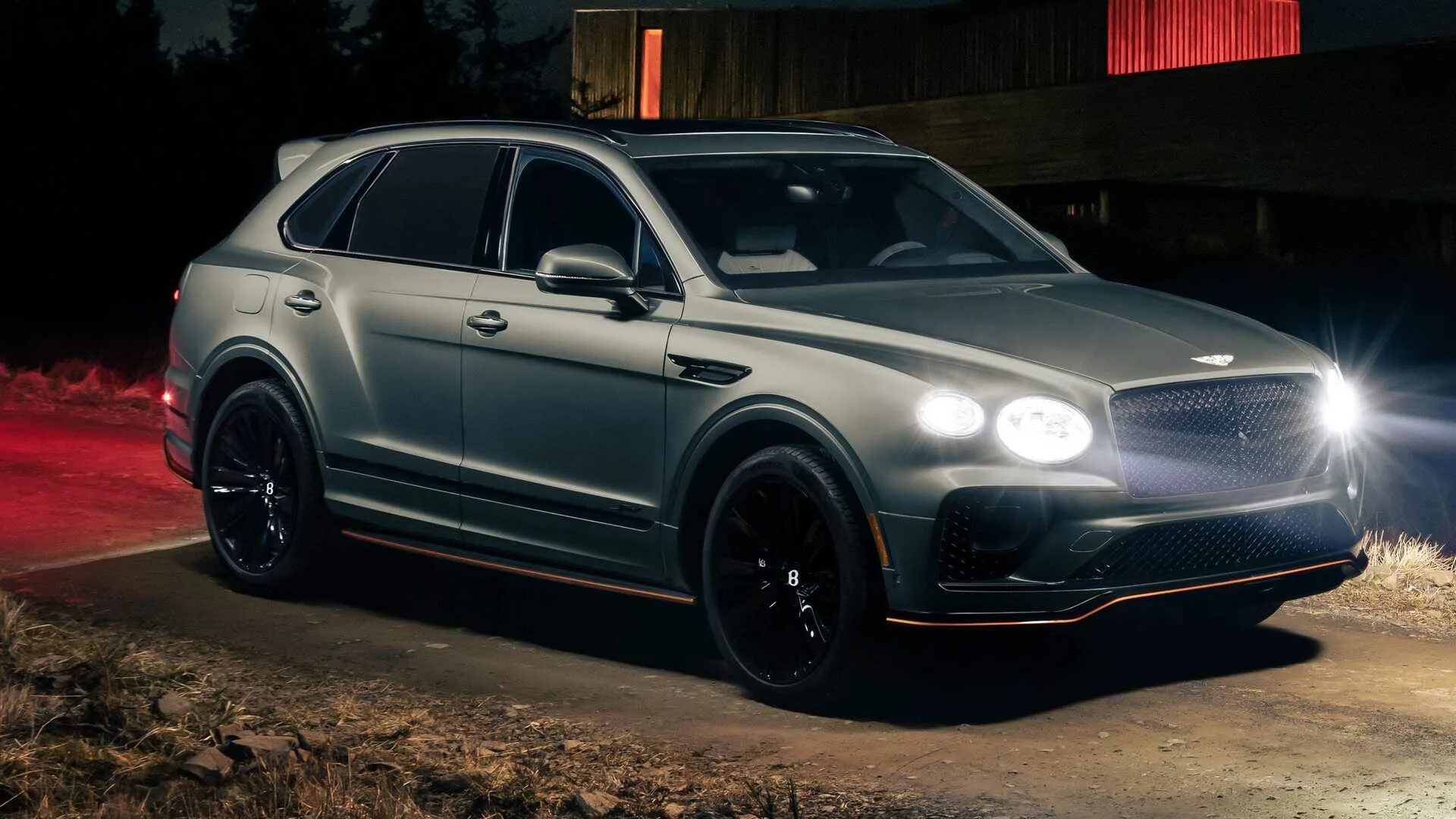 Bentley meteor бензин. Bentley bentayga 2025. bentley bentayga speed. bentley bentayga speed 2025. bentley bentayga speed space edition выглядит как роскошный метеор.