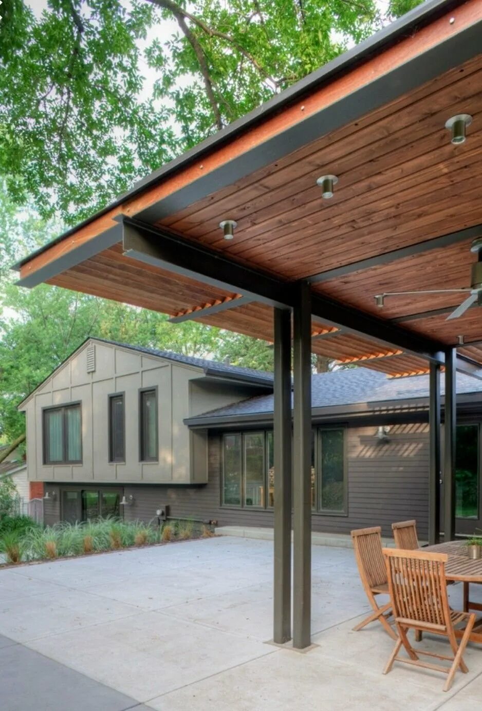 Навес веранда к дому. Беседка 3на5 односкатная. Беседка пергола модерн. Перголы юмис. Деревянный навес для дачи.