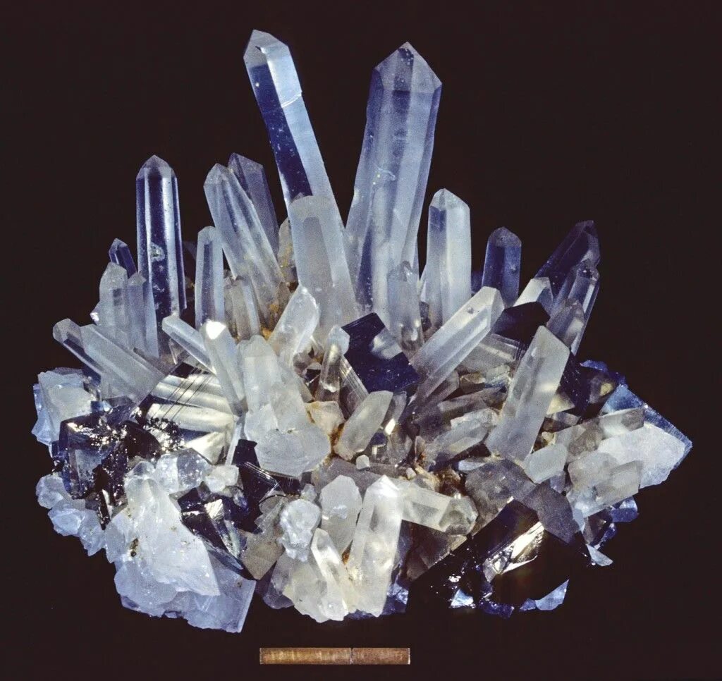 Protels crystal. Kristall Minerals с120. Люцеро Кристал. Фулвуд Кристал. Призматические Кристаллы кварц.