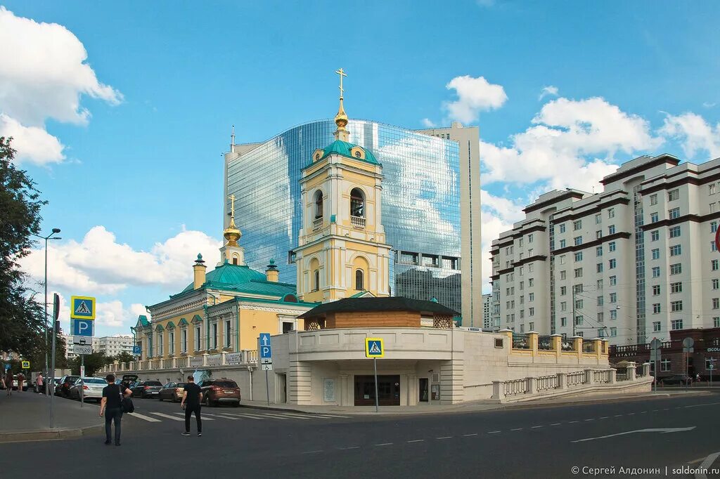 Восстановленный храм на преображенской площади. Преображенская церковь москва. Храм на преображенской площади. Преображенская площадь москва. Церковь на преображенской площади.