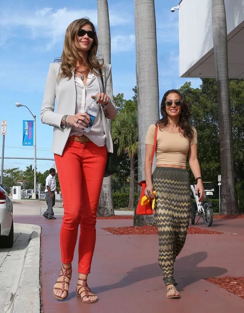 Самая высокая девушка. Светлана панкратова самые длинные ноги. Светлана панкратова самые длинные ноги женщины 132 см. Высокие дамочки. Длинные ноги.