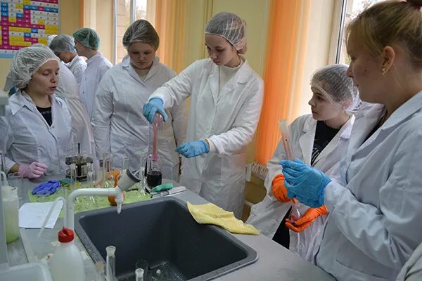 магазин лаборант волгоград. лаборант нефти и газа. лаборатория аналитической химии. 11 класс естественно научный. колледжи на лаборанта.