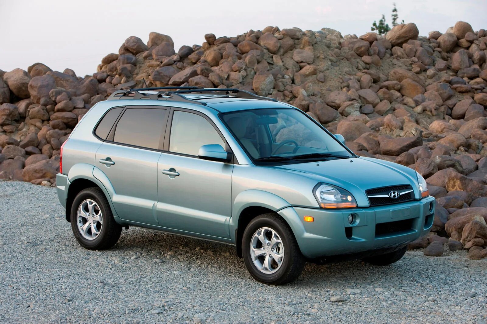 Марки туксонов. Хендай туссан 1 поколения. Hyundai tucson 2004. Hyundai tucson 2 поколение. Hyundai tucson 2004.