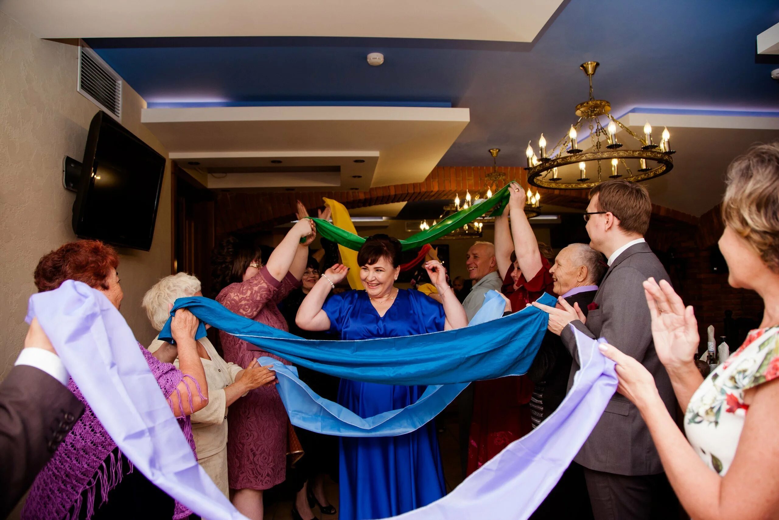 Весёлые свадебные конкурсы. Веселые конкурсы на свадьбу. Веселый тамада. Реквизит на свадьбу для тамады. Проведение конкурсов тамада.