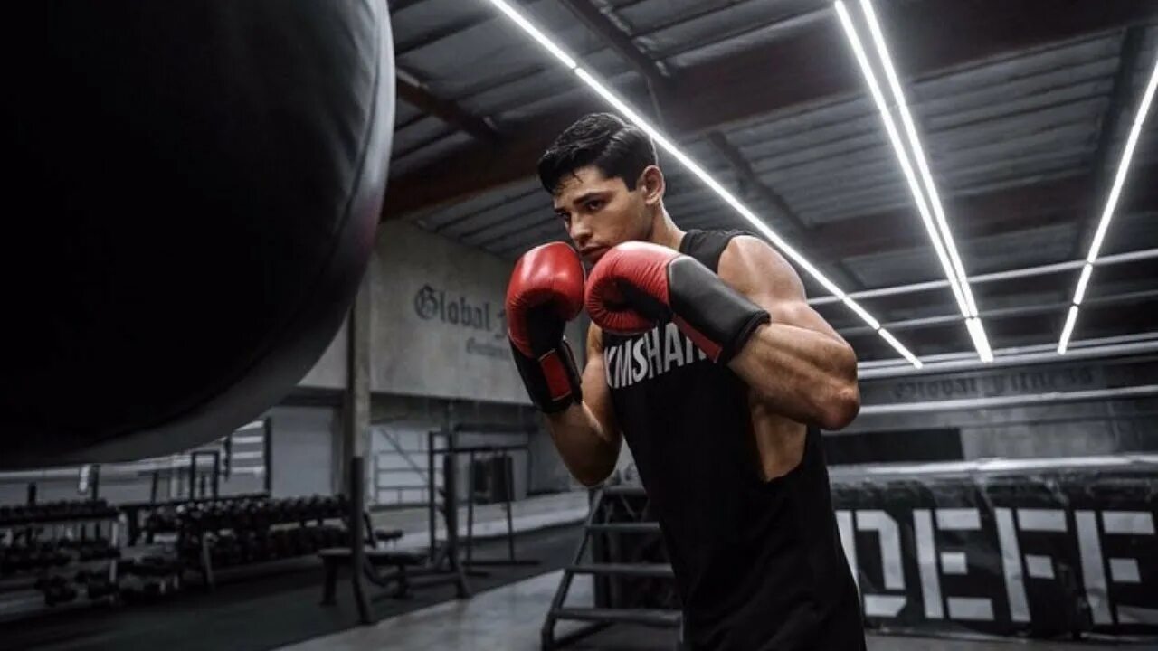 Обои на телефон бокс. Райан Гарсиа. Гарсия боксер. Райан Гарсия боксер Татуировки. Gymshark Ryan Garcia