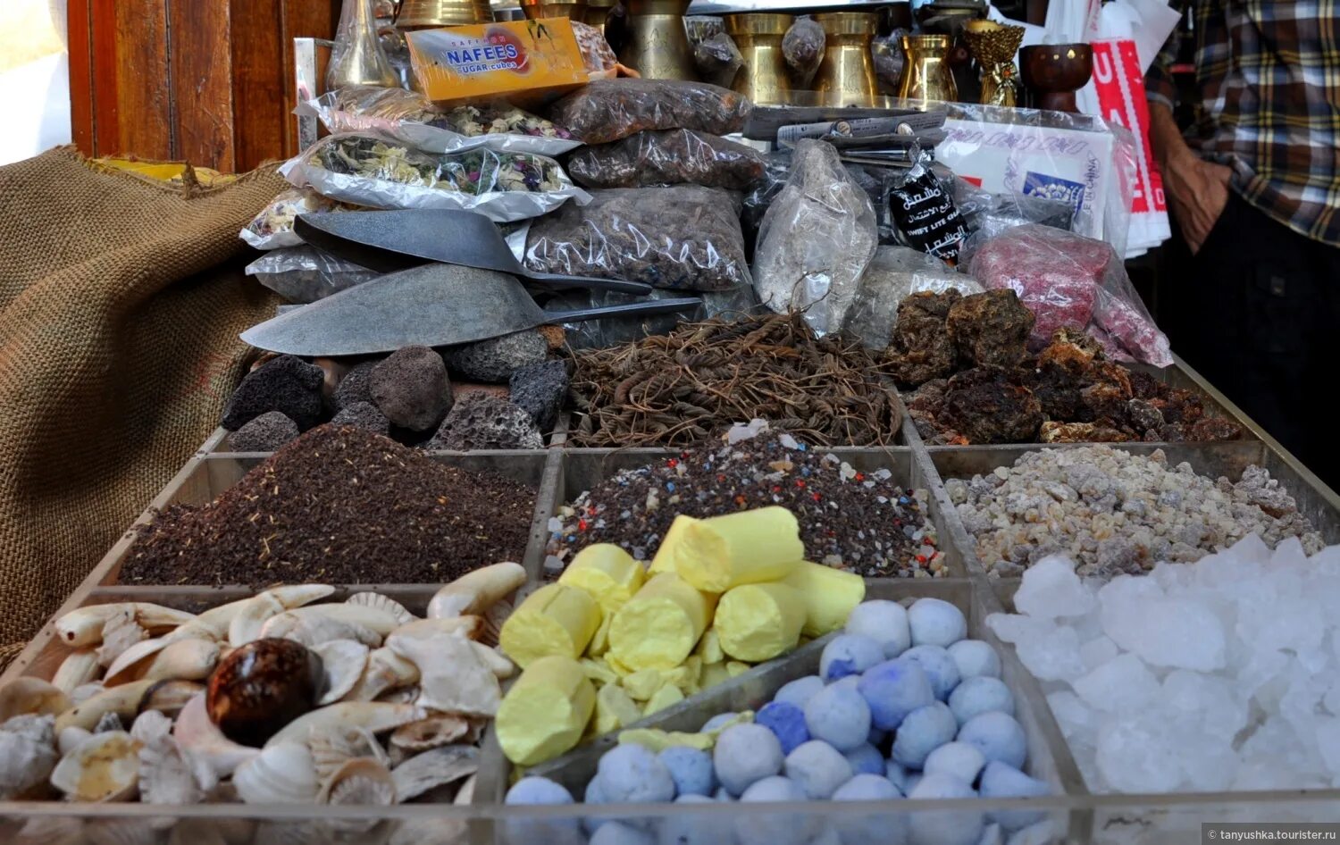 Метро севастопольская гостиница севастопольская индийский рынок. Севастопольская камни натуральные. Гостиница севастопольская камни. Севастопольская камни натуральные. Гостиница севастополь камни.