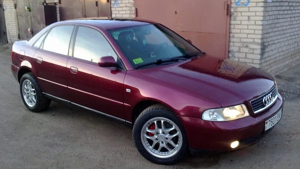 Купить а4 б у. Ауди а4 вишнёвая 1995. Audi a4 b5 вишня. Audi a4 b5 цвет вишня. Ауди а6 1995 Вишневая.