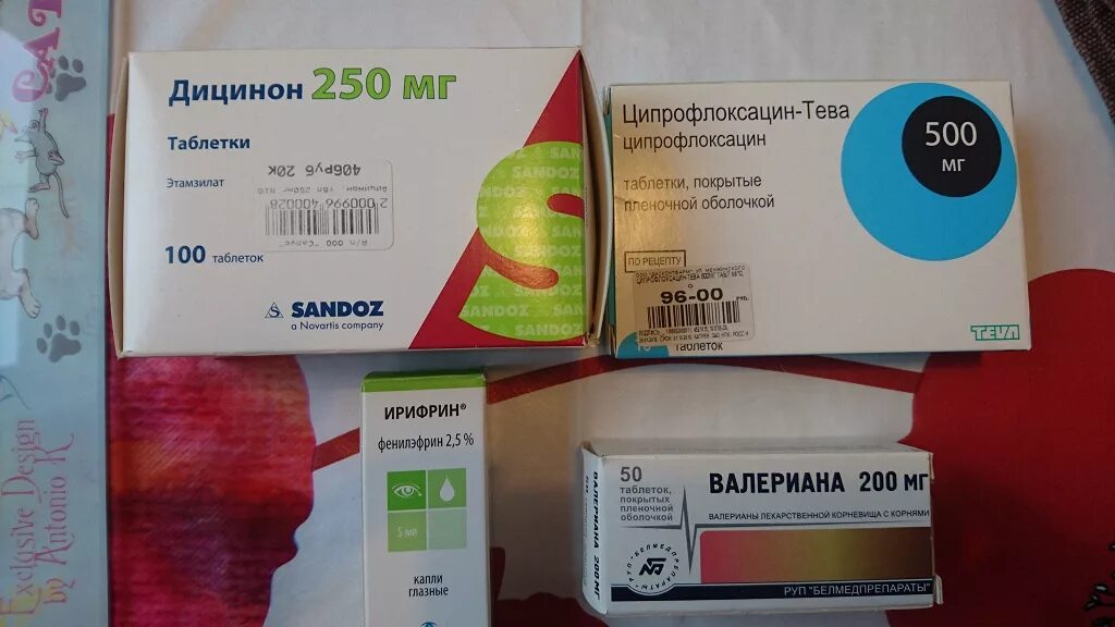 Дицинон при месячных как принимать таблетки. Дицинон таблетки 250 мг. Дицинон (таб. 250мг №10). Sandoz дицинон 250. Кровоостанавливающие таблетки дицинон.