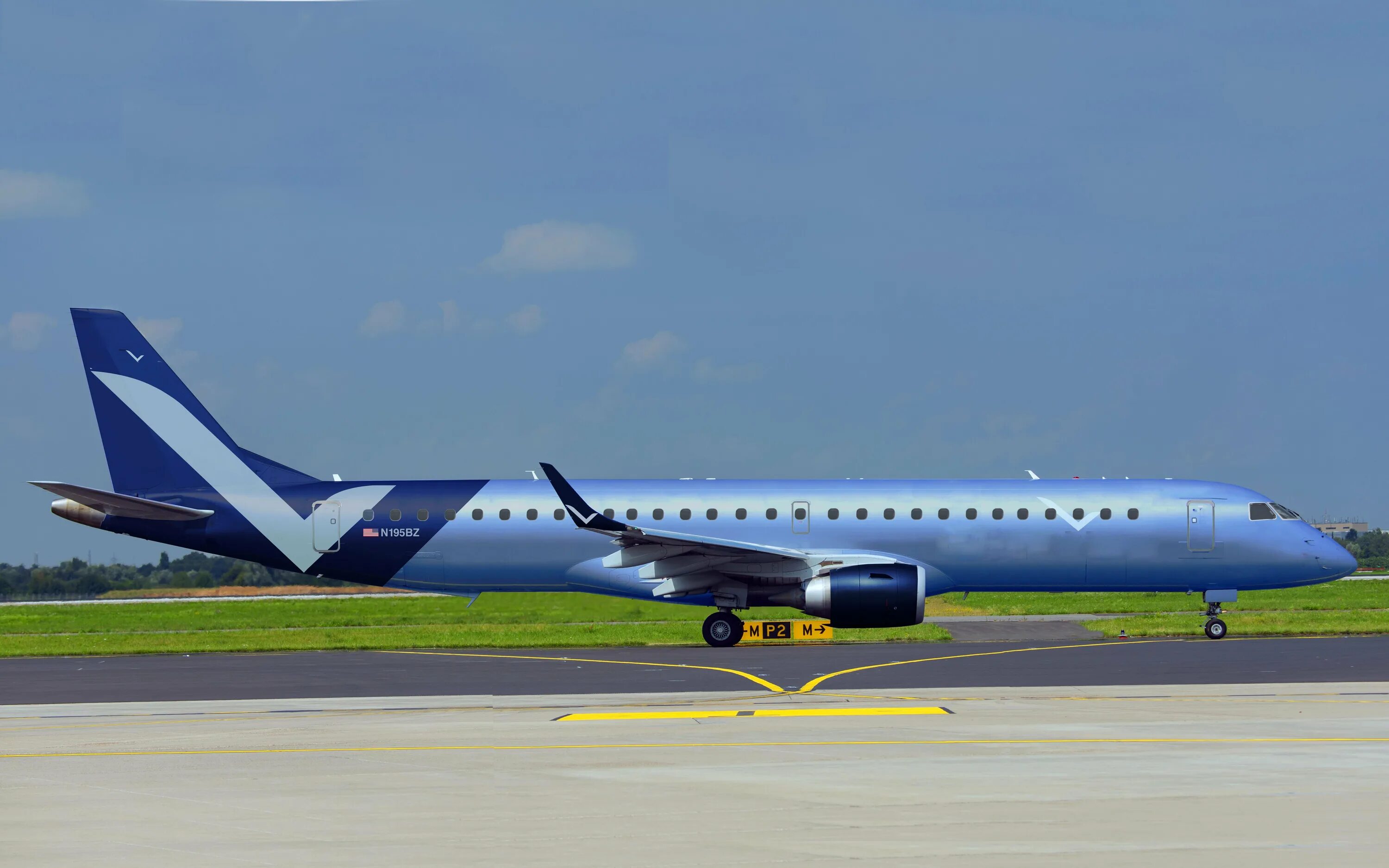 Embraer emb 195. Эмбраер 190 е2. самолет embraer emb 195. embraer 195 белавиа. самолёт эмбраер 195 белавия.