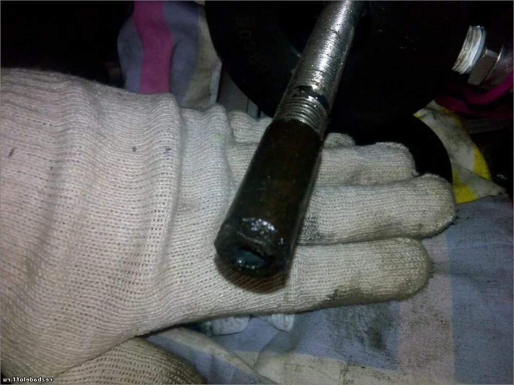 Как вытащить форсунки на пазик. 2 hyundai. Как достать форсунку. Демонтаж форсунки кайрон. Съемник форсунок кайрон дизель 2.