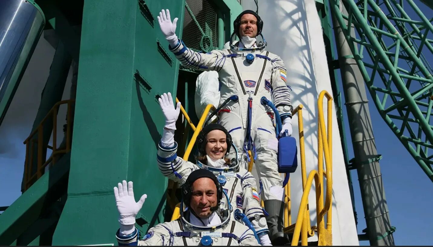 Оператор летавший в космос. Союз мс-19 юлия пересильд. союз мс 19 пересильд шипенко. юлия пересильд клим шипенко и антон шкаплеров космос. юлия пересильд полет в космос.