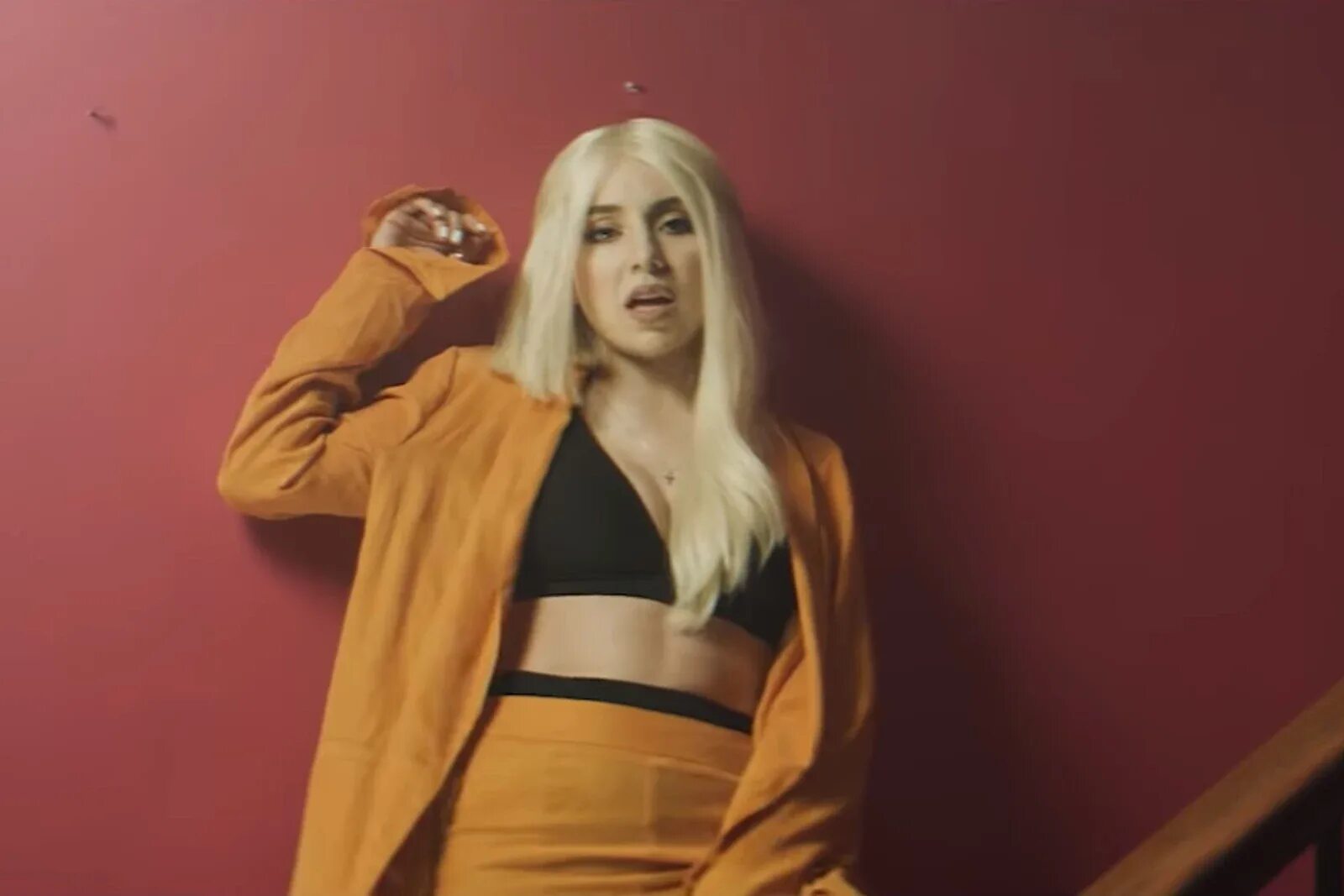 Ava max sweet by psycho клип. Sweet but psycho эйва макс. Mia rodriguez - i luv u. Psycho клип. Ava max клипы.