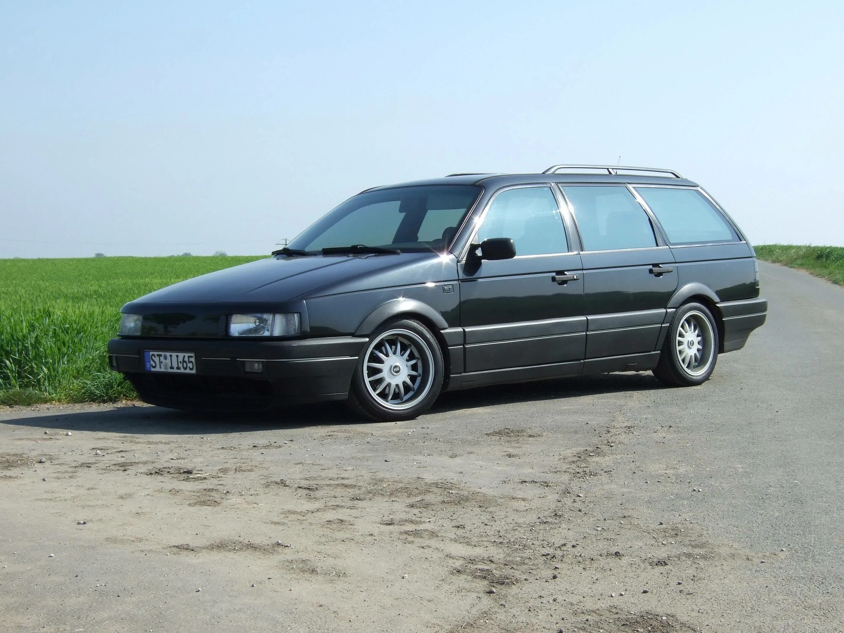 Купить фольксваген пассат в3. Фольксваген Пассат б3 универсал. VW Passat b3 универсал чёрный. Фольксваген Пассат б3 б4. Volkswagen Passat b3 1990 универсал.