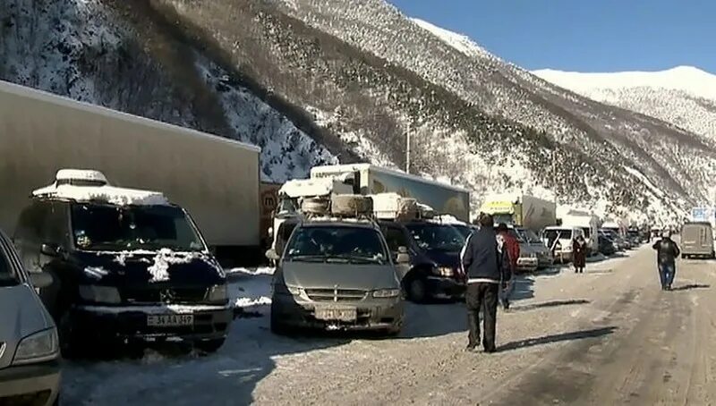 Армении закрыли ларс. Верхний Ларс военно Грузинская дорога. Грузия перевал верхний Ларс. Транскавказская автомагистраль верхний Ларс. Перевал Ларс в Грузии.