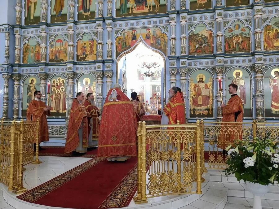 служба в храме чертаново. храм державной иконы божией матери в чертаново. храм державной иконы божией матери в чертаново духовенство. москва. служба в храме чертаново.