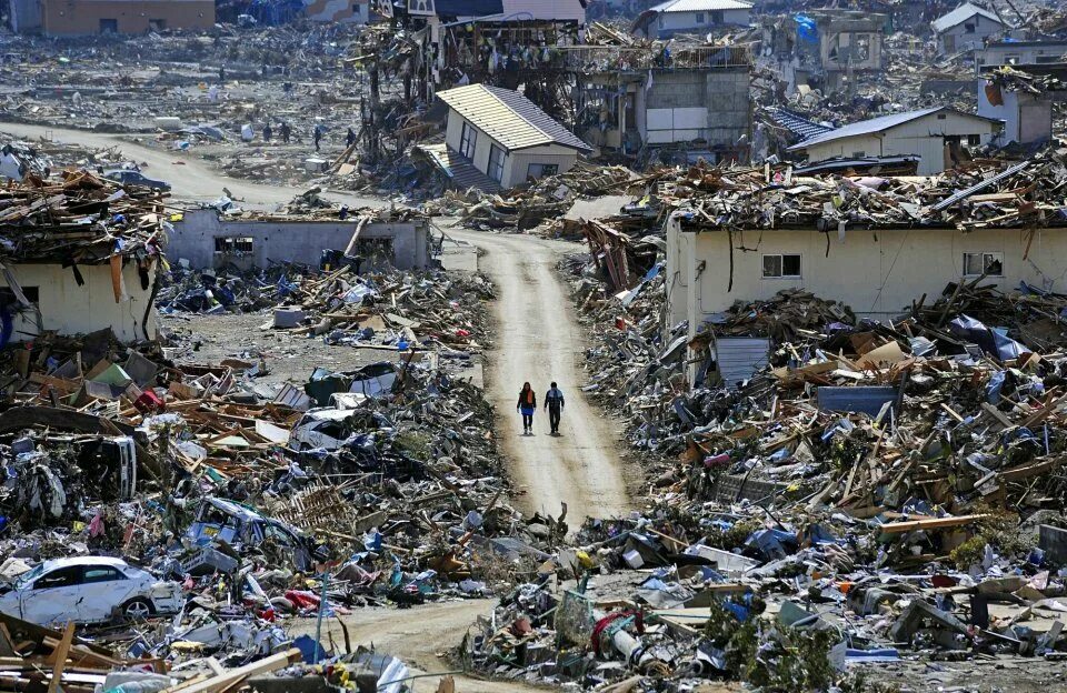 суматра индонезия 24 декабря 2004 года цунами жертвы. остров суматра цунами 2004. 26 декабря 2004 года цунами в индийском океане. суматра цунами 2004. суматра (индонезия), 24 декабря 2004 года.