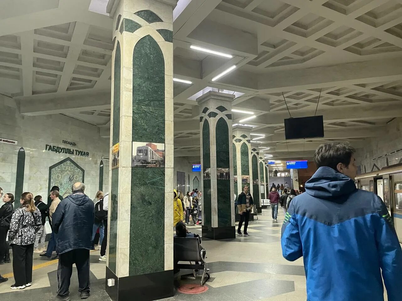 Казанский метрополитен поезда. Метро авиастроительная казань. Казанский метрополитен станция кремлевская. Казанское метро станция площадь тукая. Горки (станция метро).