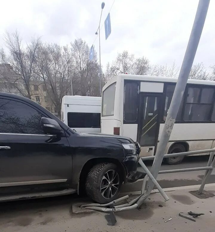 Авария на ново садовой. Авария с автобусом в Самаре.