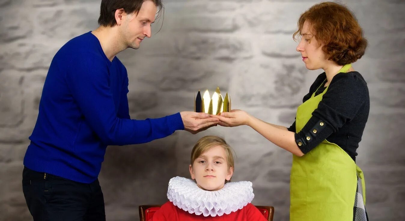 Взрослые и пожилые люди. Опека взрослого человека. Попечительство над совершеннолетними. Избалованный ребенок. Кризисная ситуация в семье.