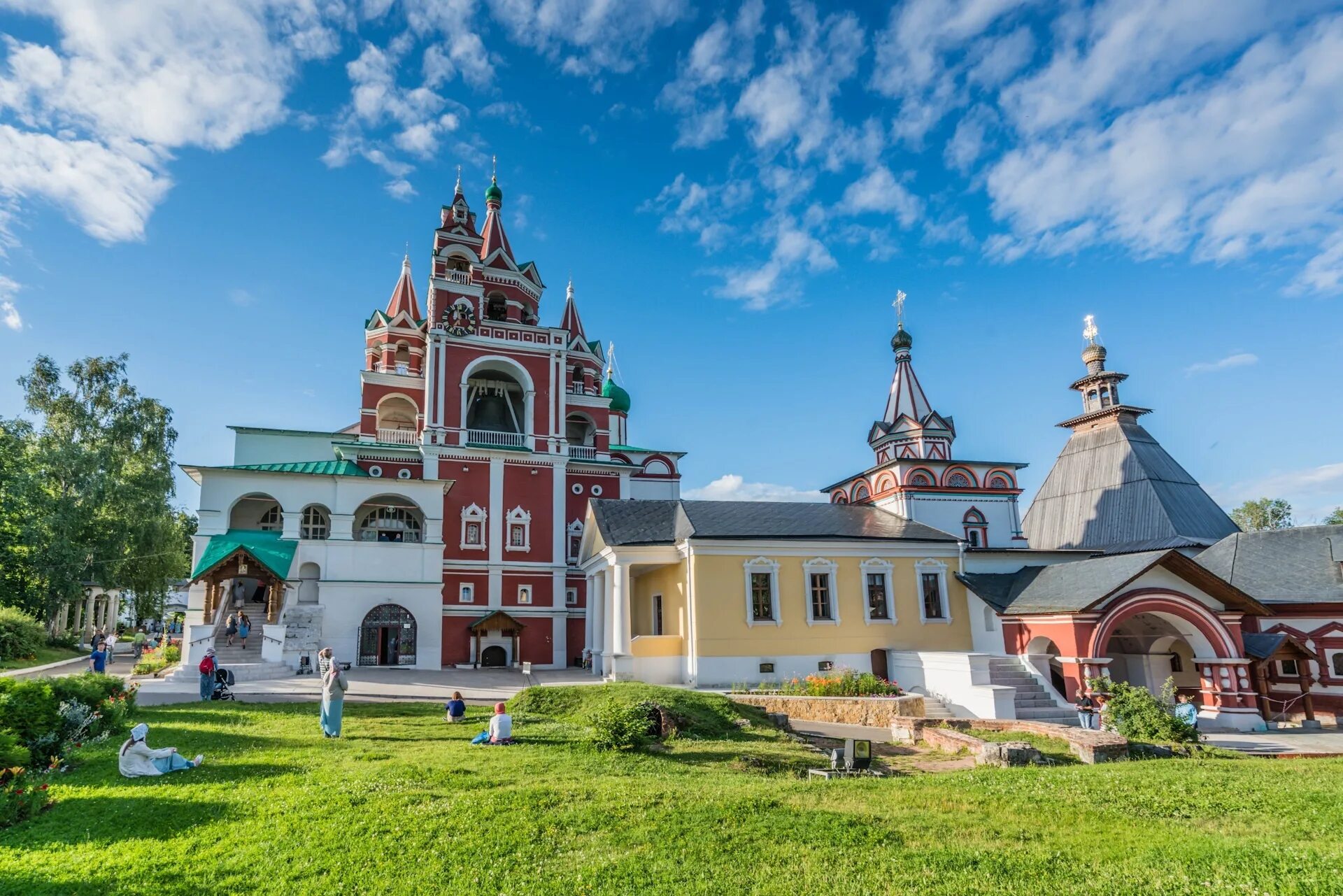 город звенигород саввино сторожевский монастырь. подмосковный г. коломенский кремль московская область. саввино-сторожевский монастырь в подмосковье. сергиев посад московская область население площадь.