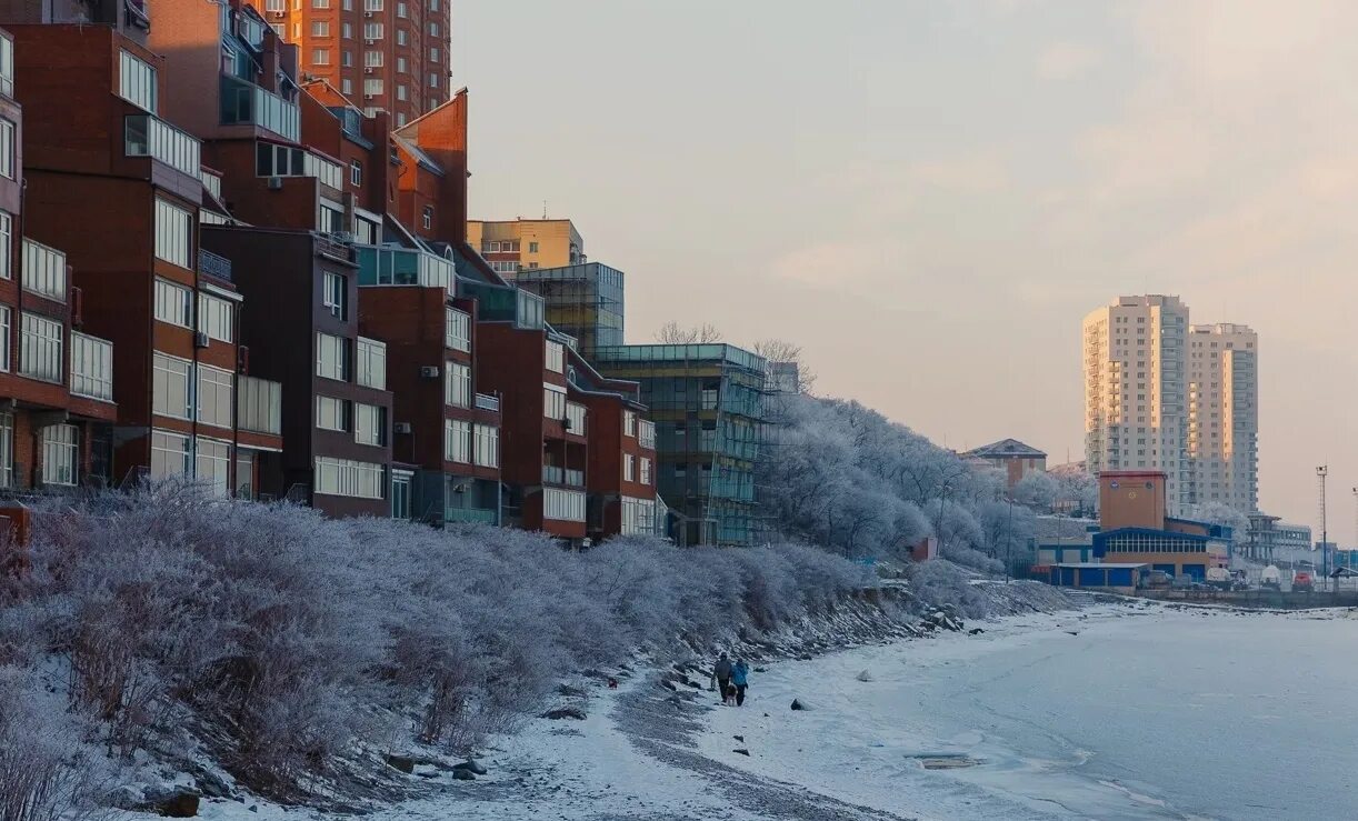 Какой климат в городе владивосток. Владивосток климат зимой. Поселок зима Южная Владивосток. Владивосток в декабре. Зимнее море Владивосток.