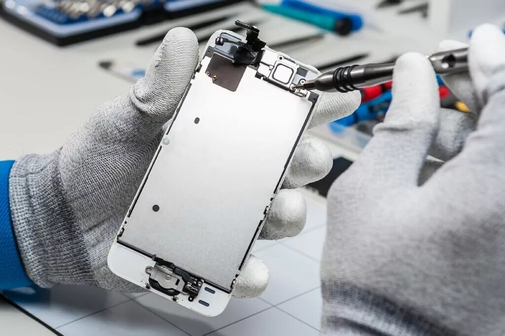 Iphone 13 pro батарея. Поломка смартфона. Где ремонтируют айфоны. Iphone x battery remont. Починка смартфона.