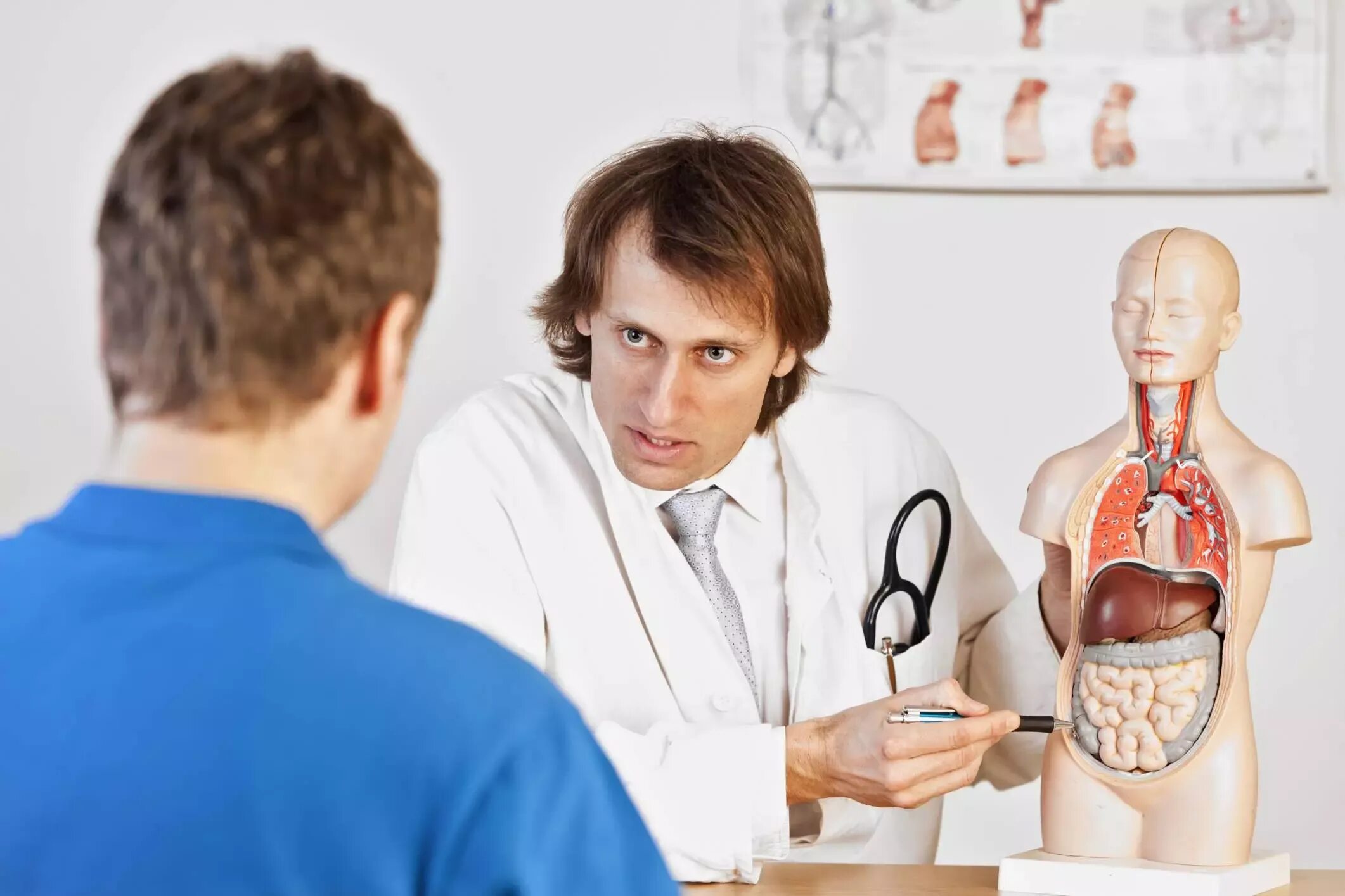 Применение врач. Желудок доктор. Венерология у женщин фото. Врач объясняет фото желудок.