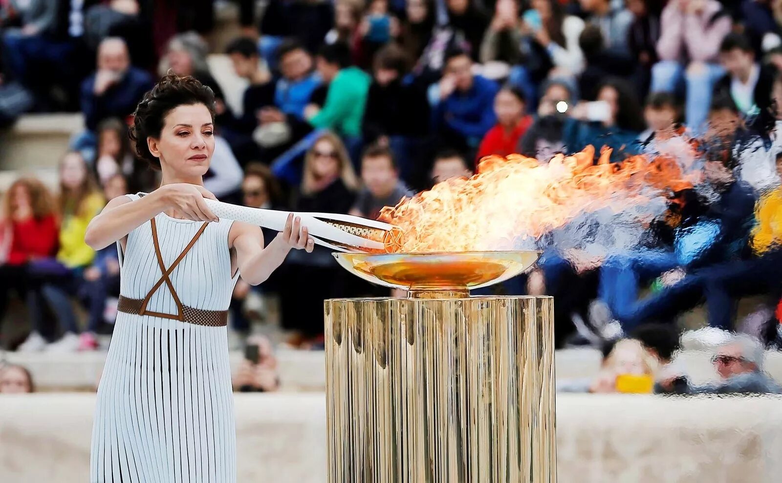 Зимние Олимпийские игры 2018 Олимпийский огонь. Эстафета олимпийского огня Греция. Олимпийский факел Греция. Олимпийский огонь современных игр зажигается
