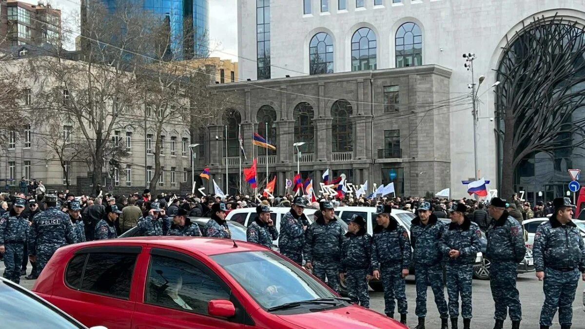 Ереван 2022. Митинг в Армении в поддержку России. Ереван сегодня. Армения США.