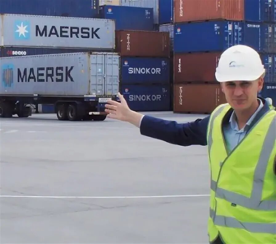 Человечек с тележкой. Человек с тяжелым рюкзаком. Человек с коробками. Владелец таможенного склада. Урок сбо междугородный железнодорожный транспорт.