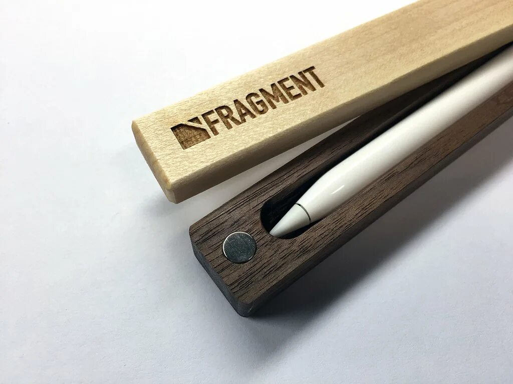 Pencil 2 case. Apple Pencil Case. Пенал для Apple Pencil. Деревянный пенал дизайн. Пенал для ручки трансформер из дерева.